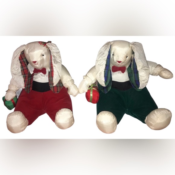 Set of 2 VTG International Silver Co Para Cute Boy & Girl Christmas Bunnies.